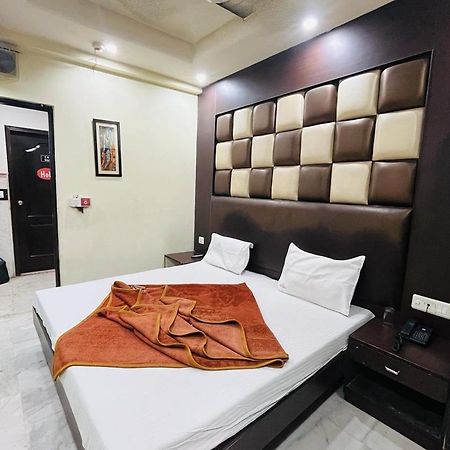 Spot Inn Hostel Нью-Делі Екстер'єр фото