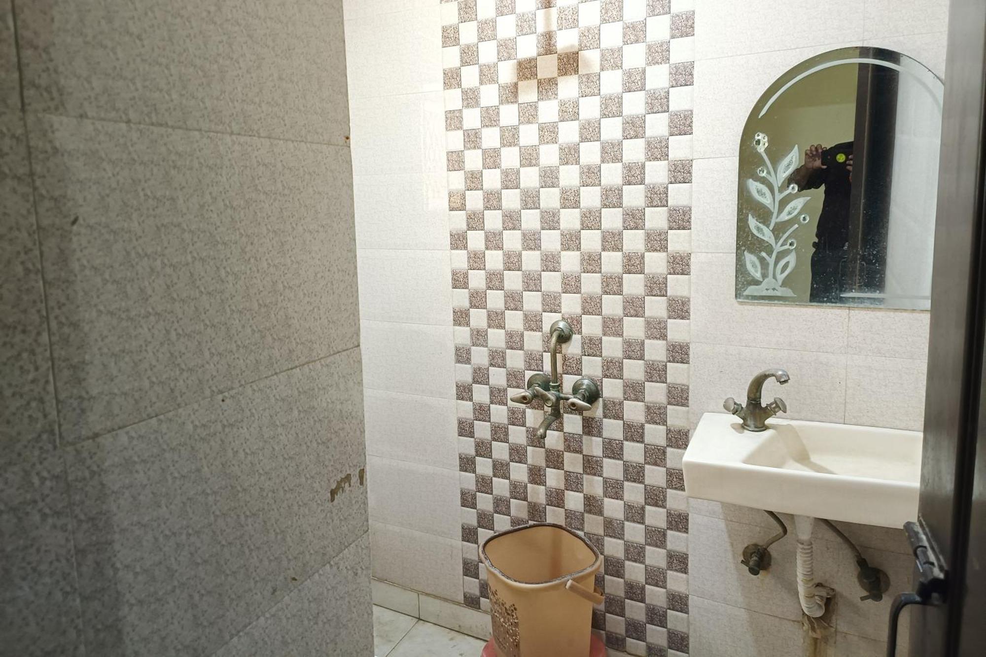 Spot Inn Hostel Нью-Делі Екстер'єр фото