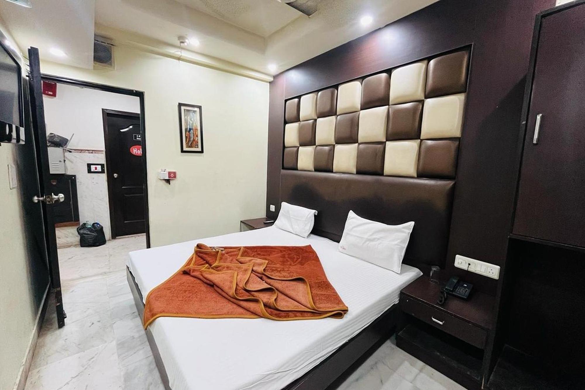 Spot Inn Hostel Нью-Делі Екстер'єр фото