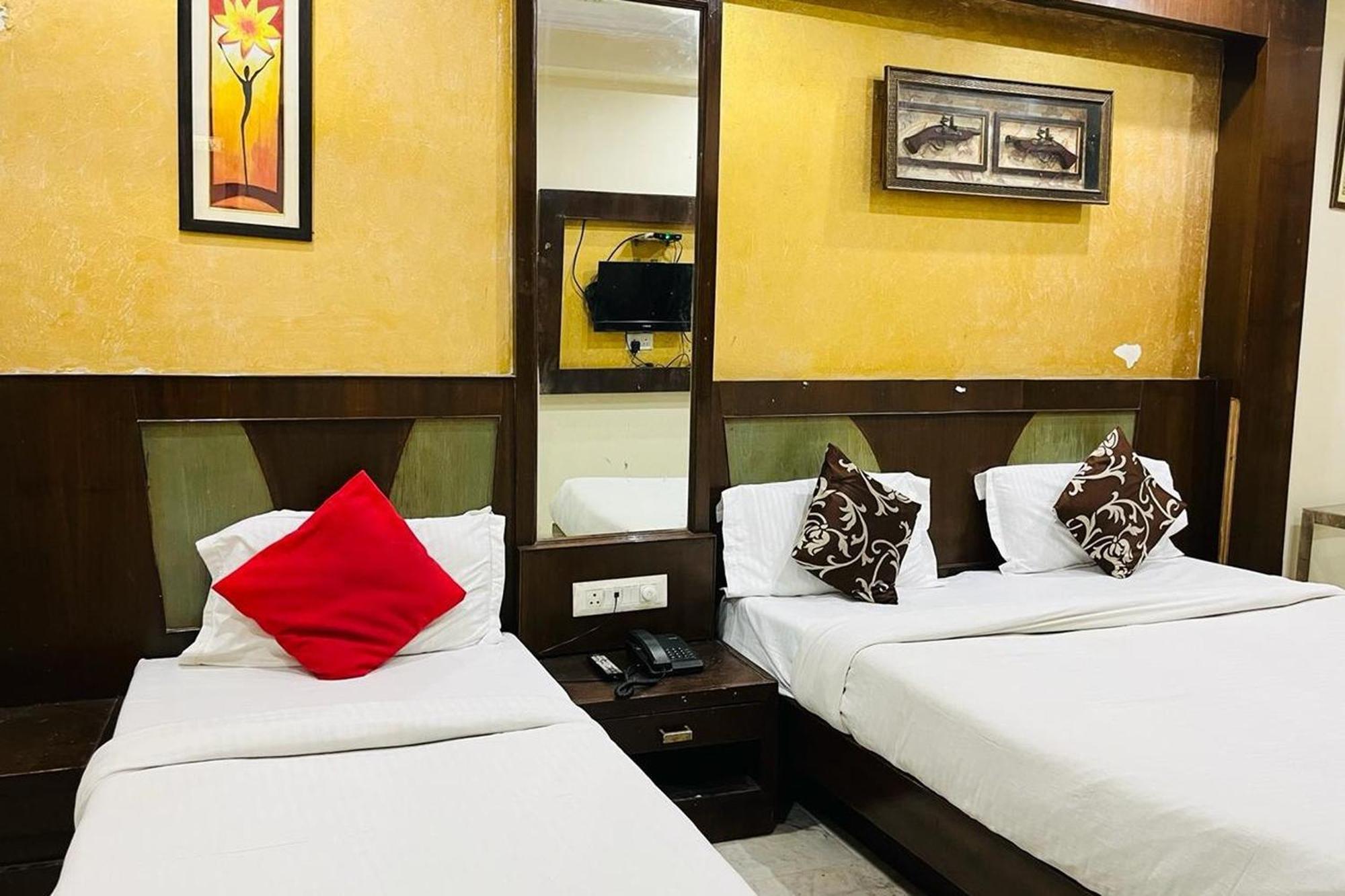 Spot Inn Hostel Нью-Делі Екстер'єр фото