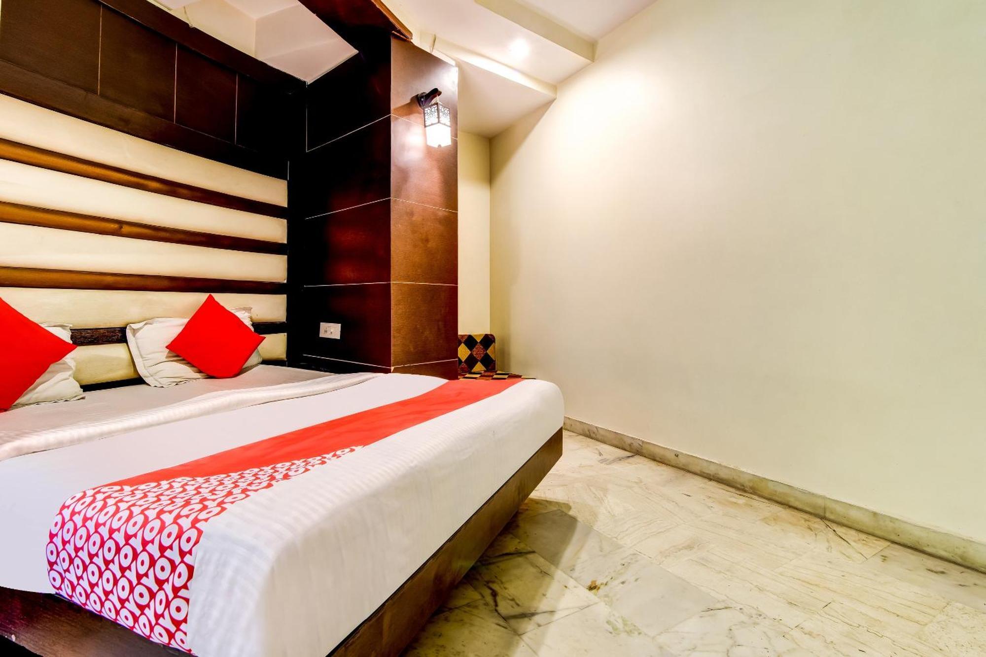 Spot Inn Hostel Нью-Делі Екстер'єр фото