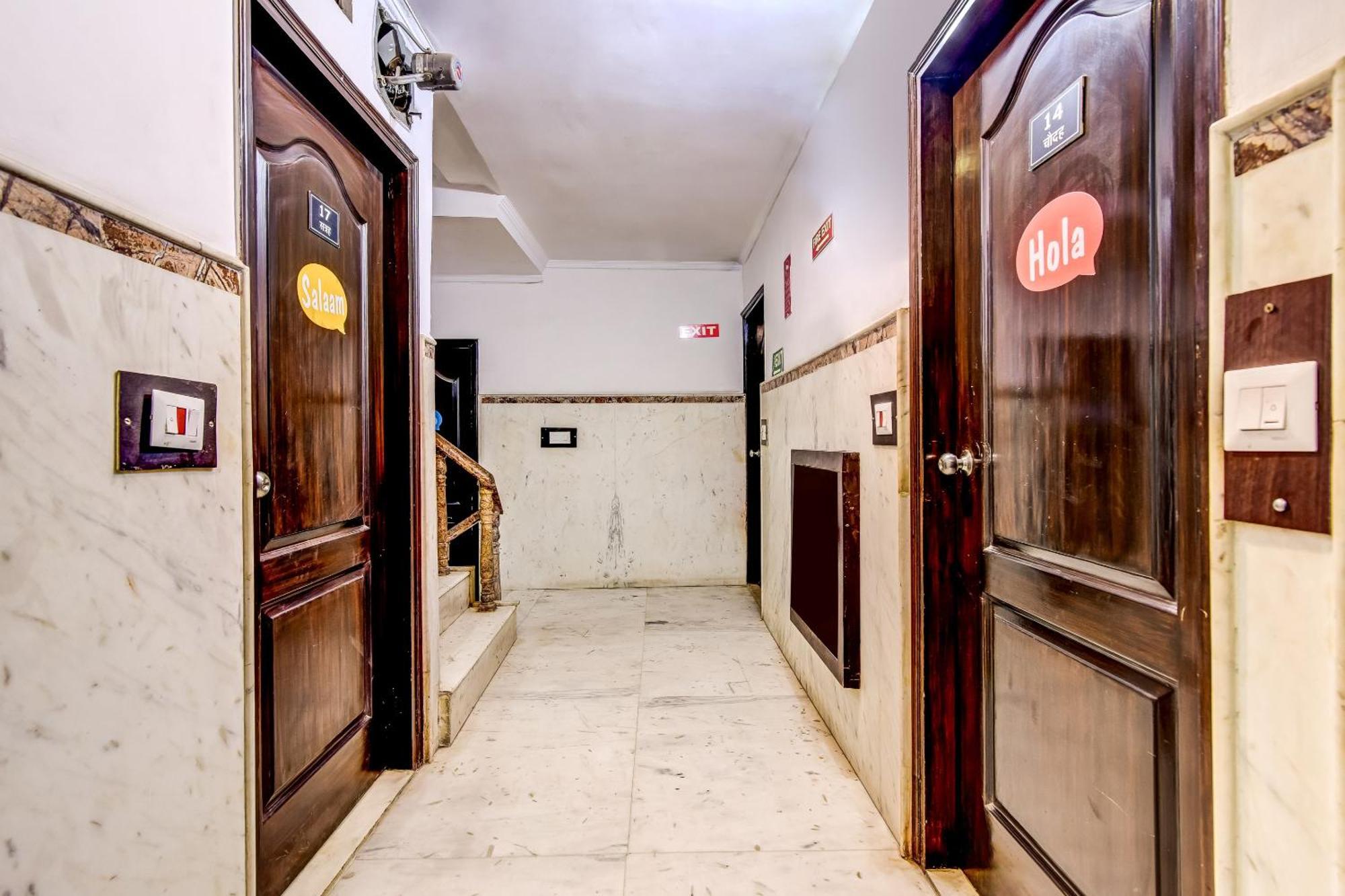 Spot Inn Hostel Нью-Делі Екстер'єр фото