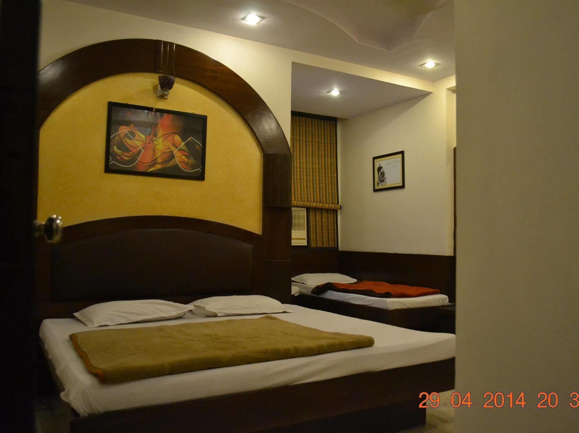 Spot Inn Hostel Нью-Делі Екстер'єр фото