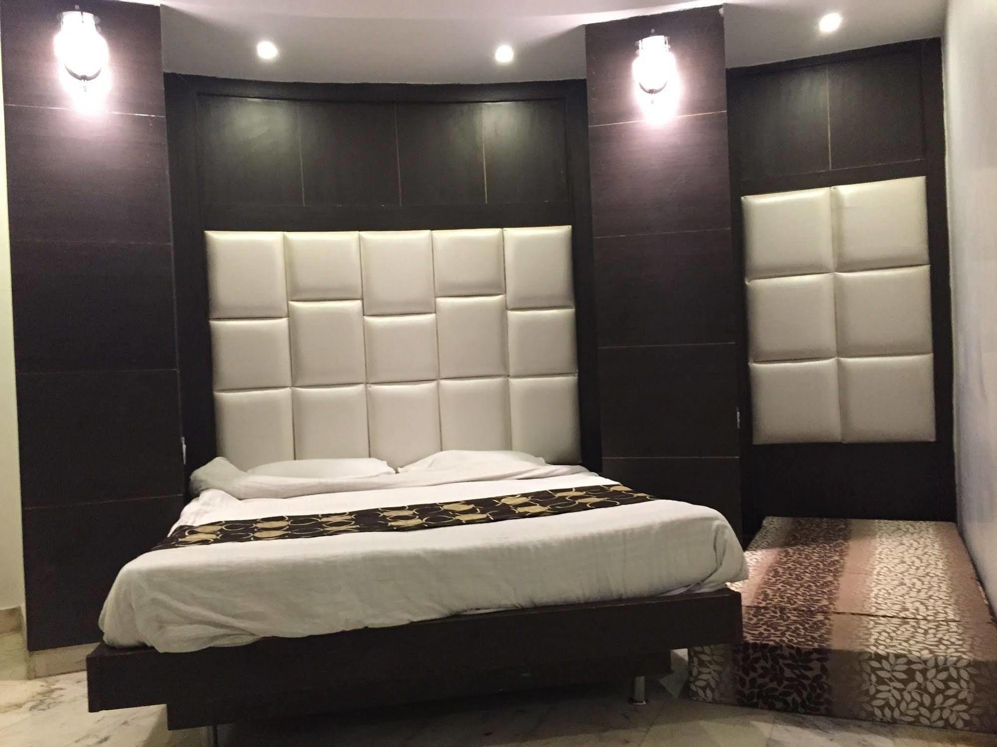 Spot Inn Hostel Нью-Делі Екстер'єр фото