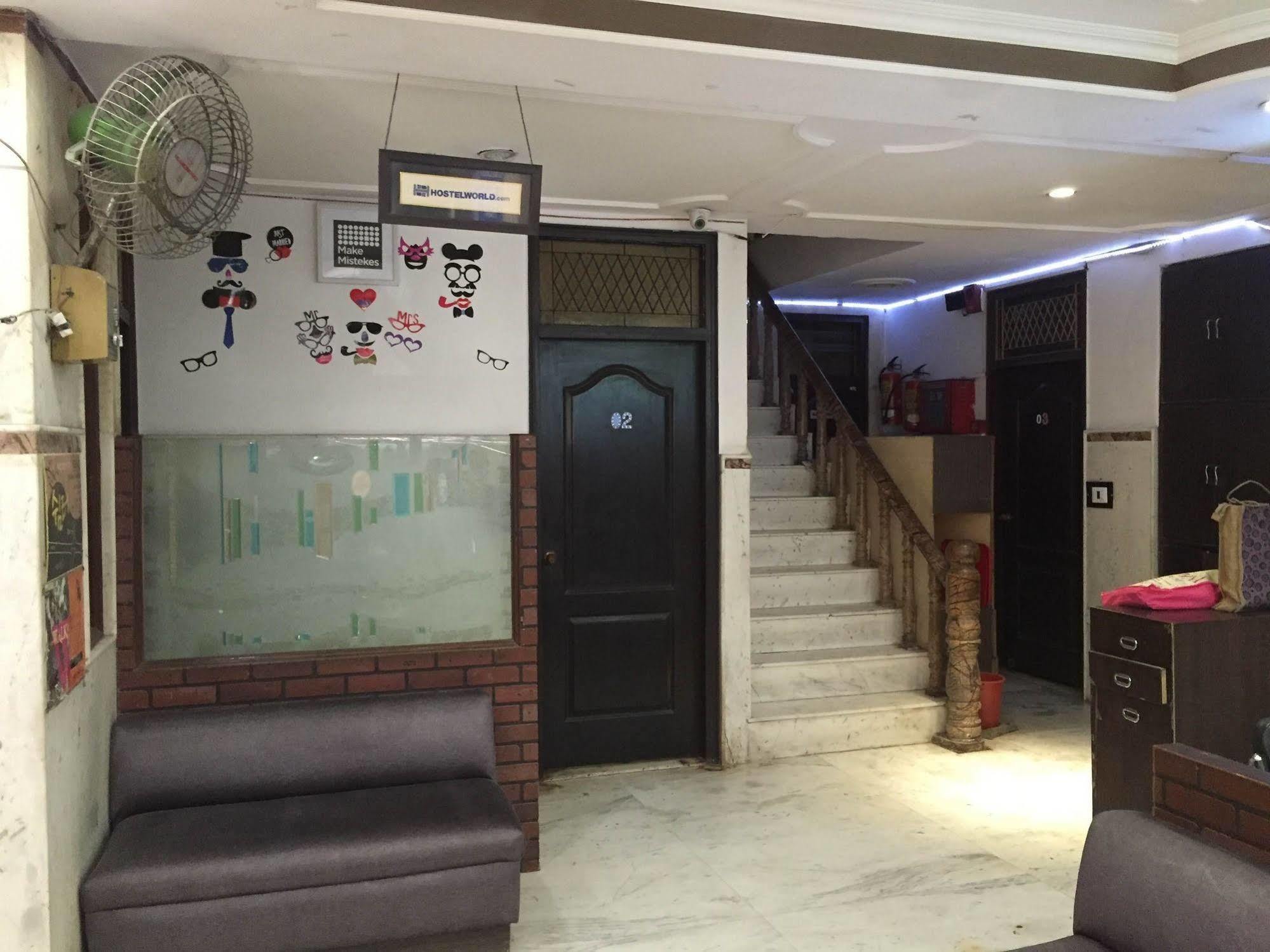 Spot Inn Hostel Нью-Делі Екстер'єр фото